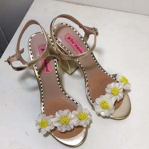 Betsey Johnson heel sandals Sz 7